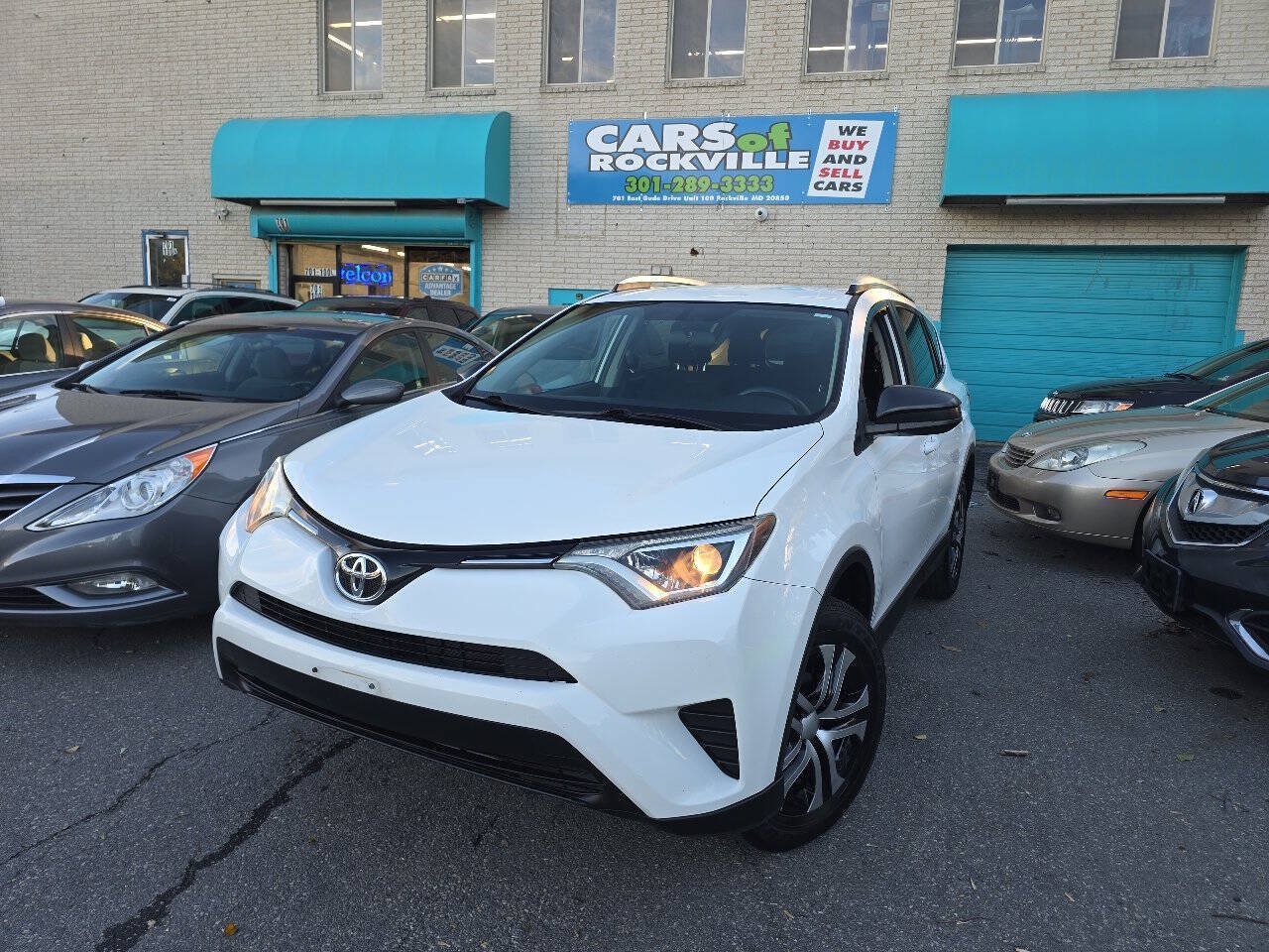 Used 2016 Toyota RAV4 LE AWD/4WD image 2