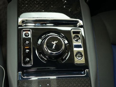 Used 2023 Rolls-Royce Cullinan Black Badge w/ Driver's Package image 23