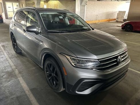 Used 2024 Volkswagen Tiguan SE AWD/4WD image 1