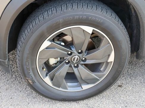 Used 2024 Nissan Rogue SV image 7