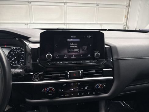 Used 2022 Nissan Pathfinder SV image 14