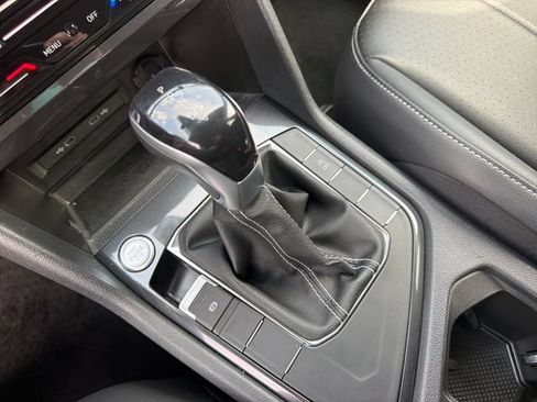 Certified 2023 Volkswagen Tiguan SE FWD image 26