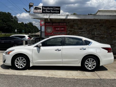 Used 2015 Nissan Altima 2.5 S w/ Power Driver Seat Package FWD image 3