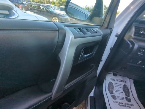Used 2018 Toyota 4Runner SR5 AWD/4WD image 8