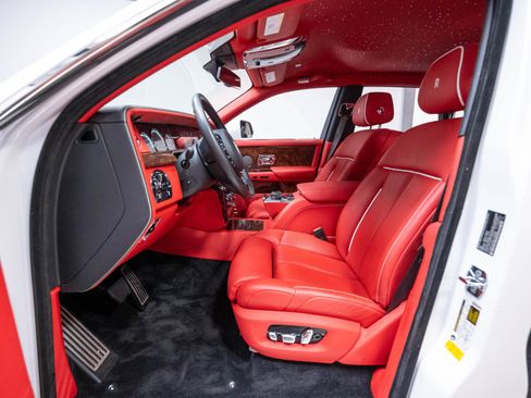 Used 2019 Rolls-Royce Phantom Sedan RWD image 12