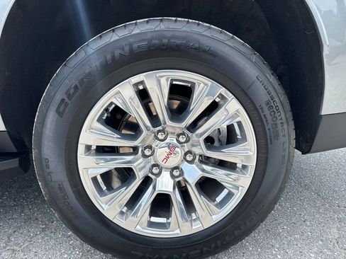 Used 2025 GMC Yukon XL Denali AWD/4WD image 35