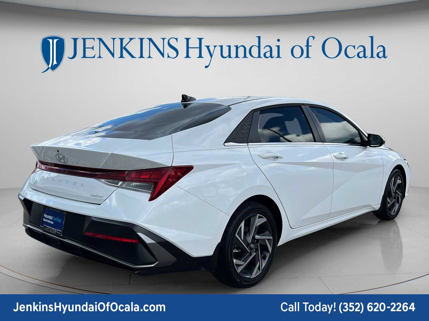 Certified 2025 Hyundai Elantra Limited FWD image 9