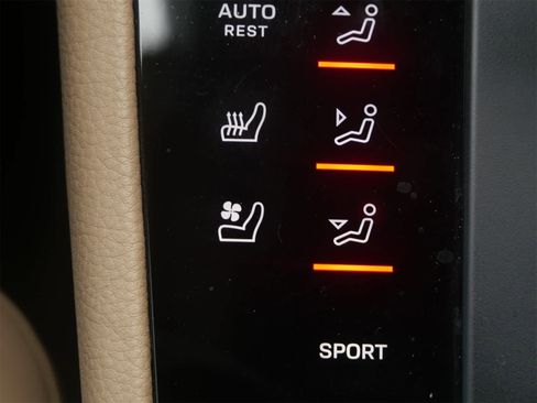 Certified 2024 Porsche Macan image 21