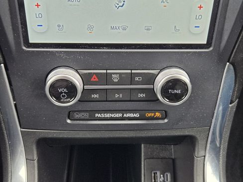 Used 2022 Ford Edge Titanium AWD/4WD image 16