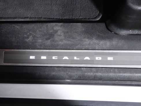 Used 2021 Cadillac Escalade ESV Premium Luxury w/ Driver Assist Tech Package image 25