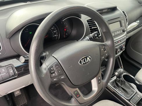Used 2015 Kia Sorento LX image 19
