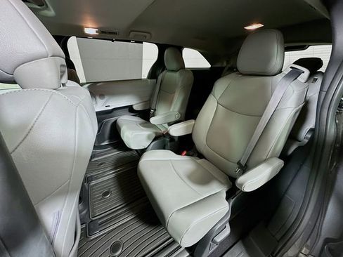 Used 2025 Toyota Sienna XLE image 23