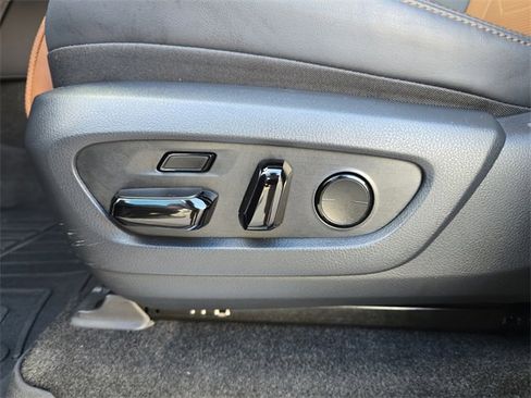 Used 2024 Lexus GX 550 image 18