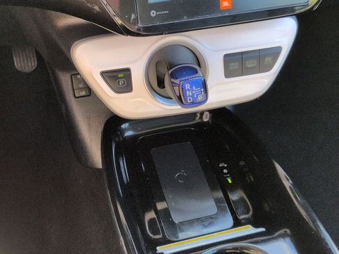 Used 2017 Toyota Prius Prime Advanced w/ Carpet Mat Package image 26