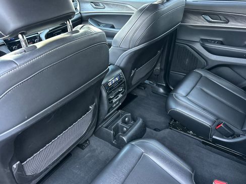 Used 2024 Jeep Grand Cherokee L Limited w/ Luxury Tech Group II image 12