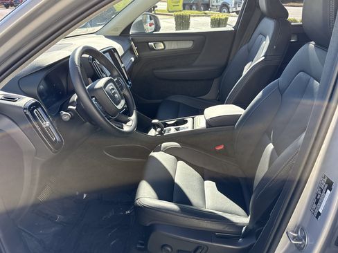 Used 2025 Volvo XC40 B5 Core image 16