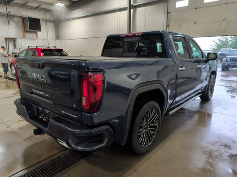 Used 2022 GMC Sierra 1500 Denali Ultimate AWD/4WD image 3