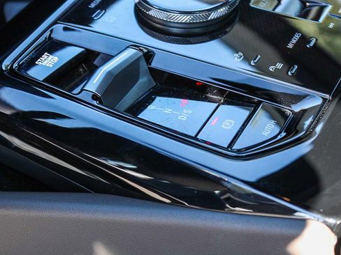 Used 2024 BMW 540i xDrive w/ Premium Package image 19