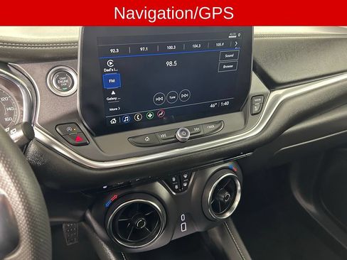 Used 2025 Chevrolet Blazer LT AWD/4WD image 3