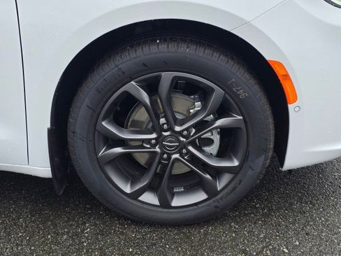 New 2026 Chrysler Pacifica Select image 9