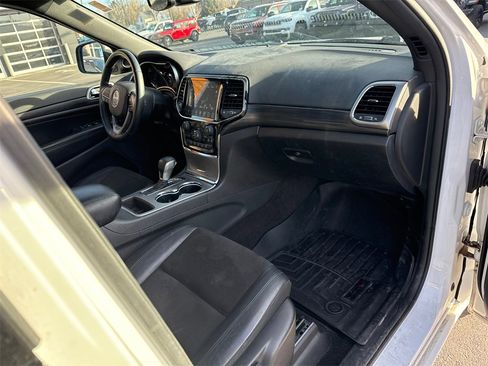 Used 2019 Jeep Grand Cherokee Altitude image 15