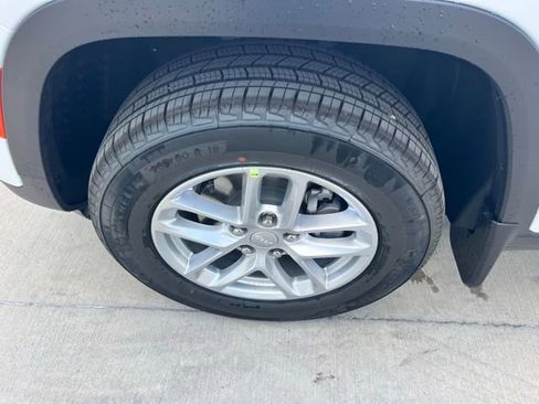 New 2025 Jeep Grand Cherokee Laredo X w/ Luxury Tech Group I image 7