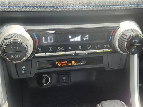 Used 2022 Toyota RAV4 SE AWD/4WD image 14