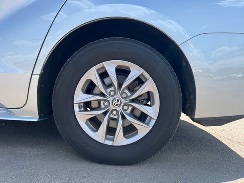 Used 2021 Toyota Sienna XLE FWD image 14