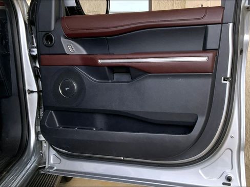 Used 2024 Ford Expedition Limited image 23