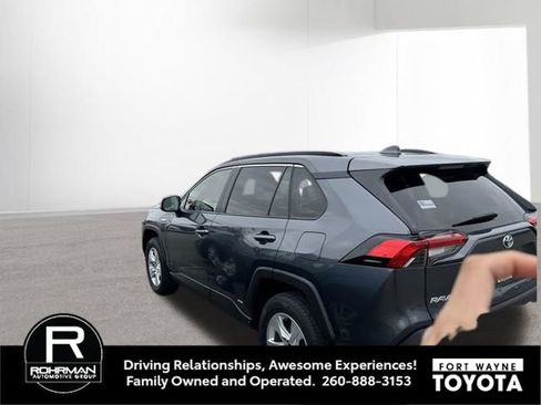 Used 2020 Toyota RAV4 XLE w/ Convenience Package image 6