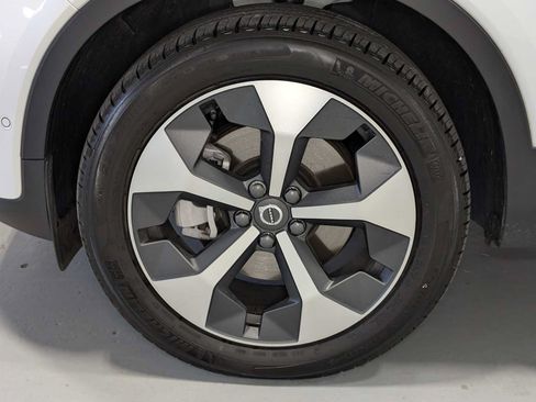 Used 2025 Volvo XC40 B5 Plus w/ Protection Package Premier AWD/4WD image 3