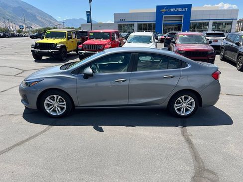 Used 2019 Chevrolet Cruze LT FWD image 14