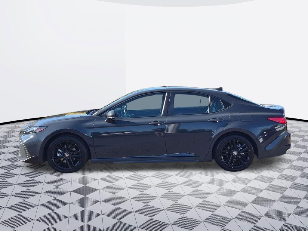 Used 2025 Toyota Camry SE FWD image 3