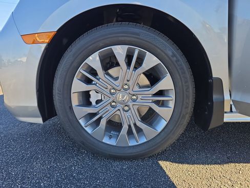 New 2026 Honda Odyssey Touring image 9