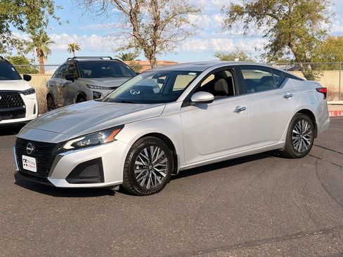 Certified 2024 Nissan Altima 2.5 SV w/ SV Premium Package FWD image 2