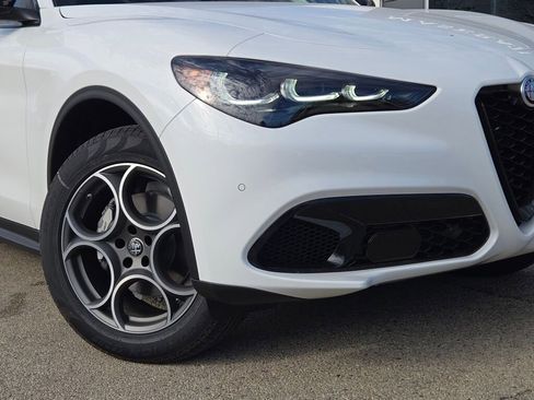 New 2025 Alfa Romeo Stelvio Sprint image 3