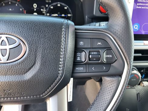 Used 2026 Toyota 4Runner TRD Off-Road Premium AWD/4WD image 13