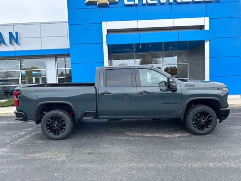 Used 2026 Chevrolet Silverado 2500 LTZ w/ LTZ Plus Package AWD/4WD image 3