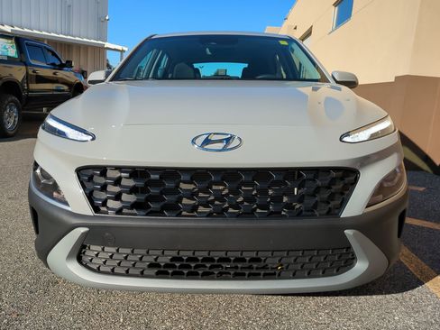 Certified 2022 Hyundai Kona SE image 9