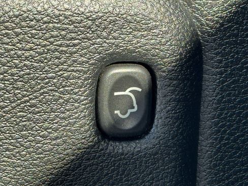 Used 2022 Jeep Grand Cherokee Limited image 12