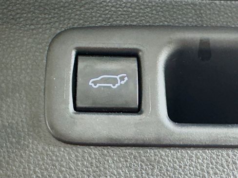 Used 2022 Toyota Highlander Limited image 32