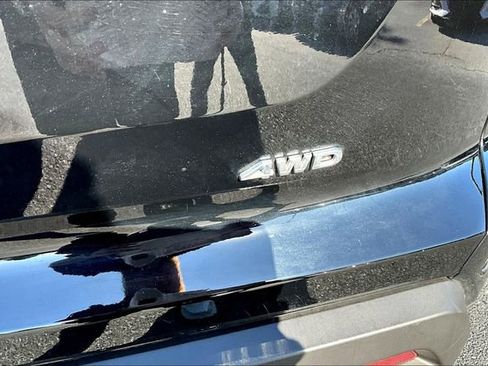 Used 2024 Nissan Pathfinder S image 24