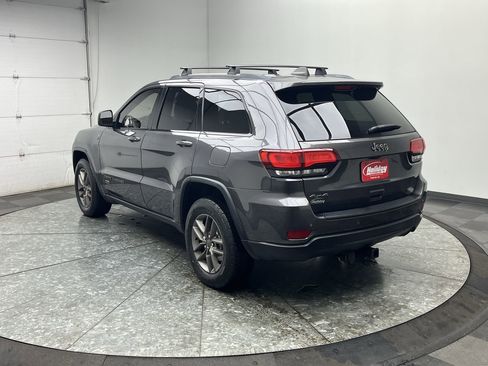 Used 2016 Jeep Grand Cherokee Laredo 75th Anniversary image 2