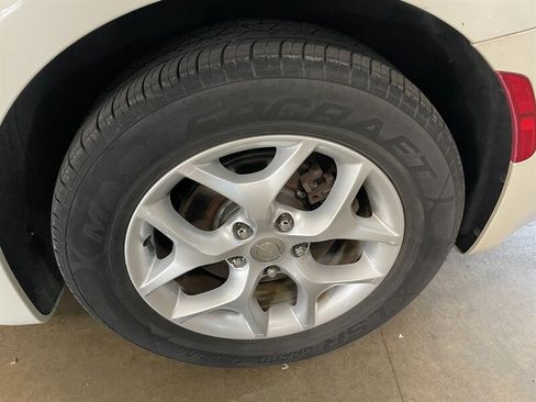 Used 2017 Chrysler Pacifica Touring-L w/ Tire & Wheel Group FWD image 26