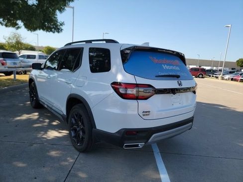 Used 2025 Honda Pilot Touring image 7