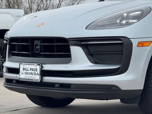 Used 2025 Porsche Macan image 3