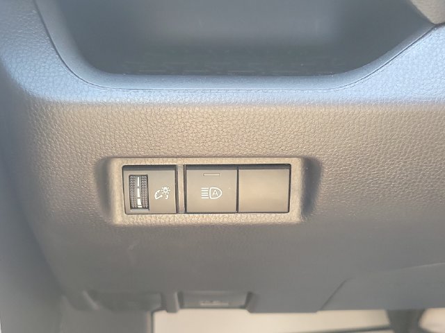 Used 2025 Toyota RAV4 XLE FWD image 29