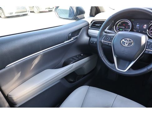 Used 2022 Toyota Camry XLE image 20