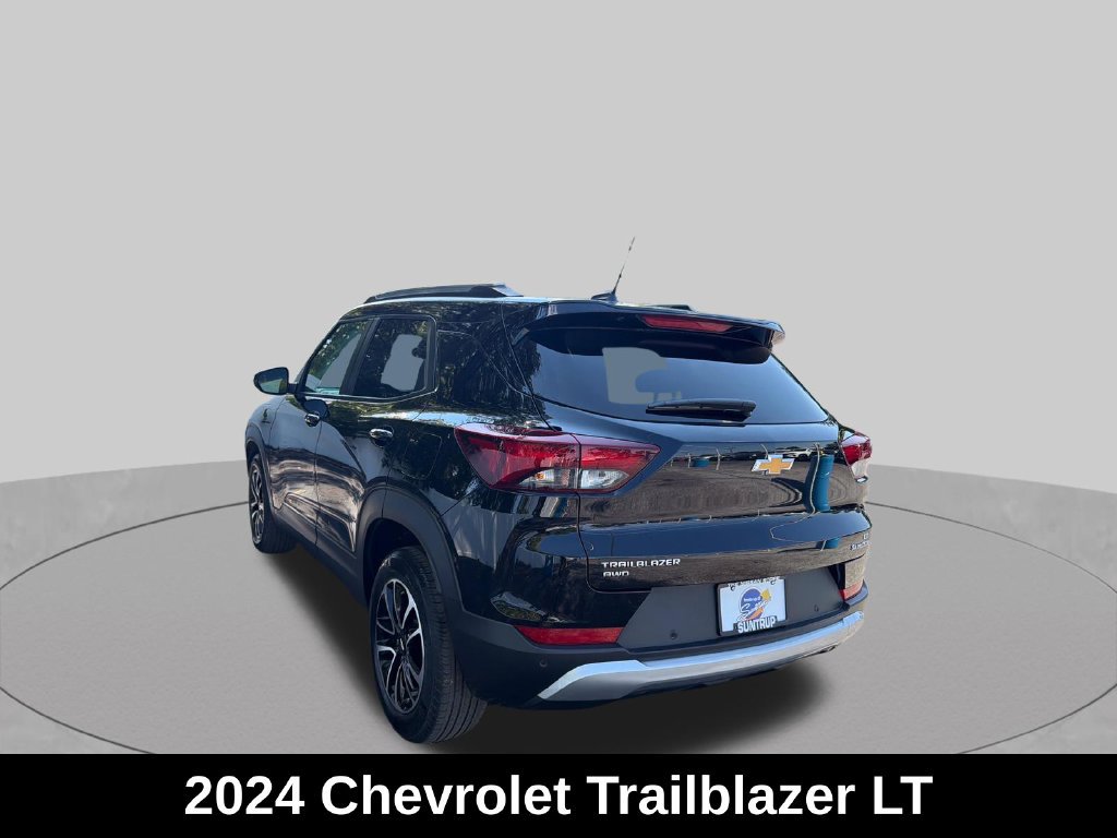 Used 2024 Chevrolet TrailBlazer LT w/ Convenience Package AWD/4WD image 3