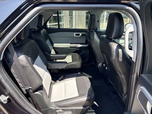 Used 2023 Ford Explorer XLT w/ Equipment Group 202A AWD/4WD image 32